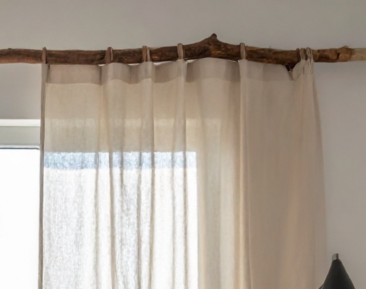 rideau pos� sur une branche